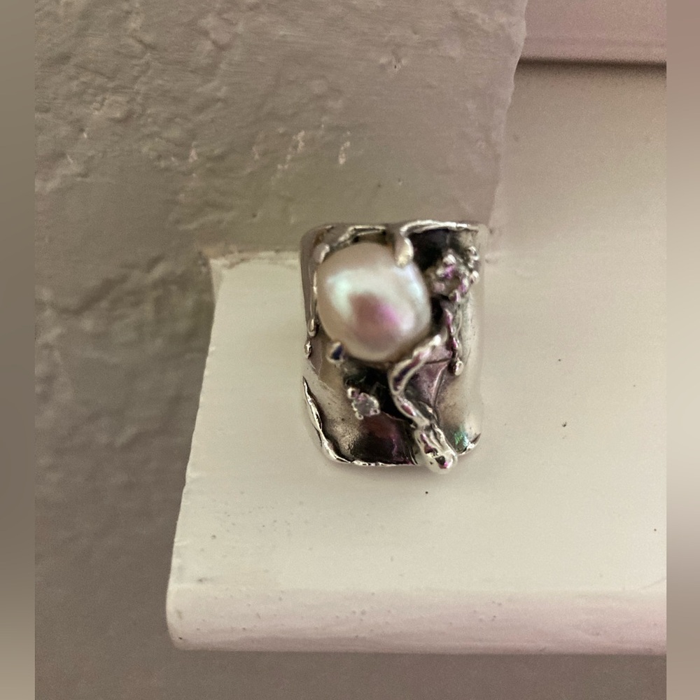 Beautiful Sterling Silver Pearl Ring with 2 Small Diamonds-Size 6